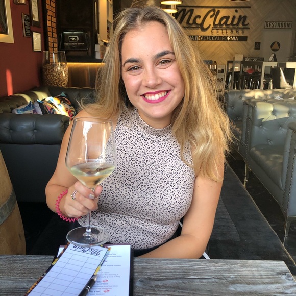 Meet your Posher, Paige - Picture 1 of 1